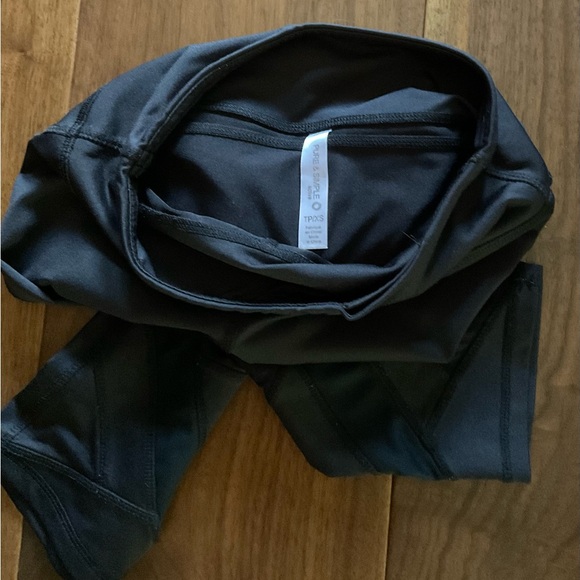 XS Black stretch Capri Leggings - Picture 4 of 4